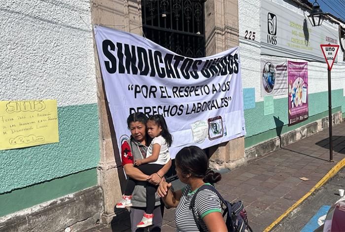 Uniformes, prestaciones y basificación, demandan tres sindicatos que bloquean áreas de la SSM en Morelia