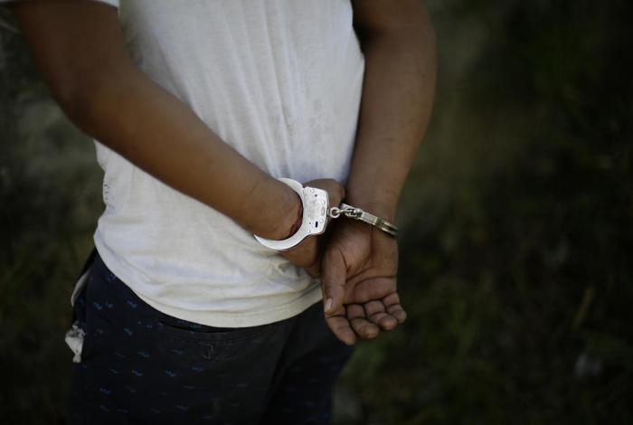 Uruapan: caen cuatro que robaron con violencia un vehículo