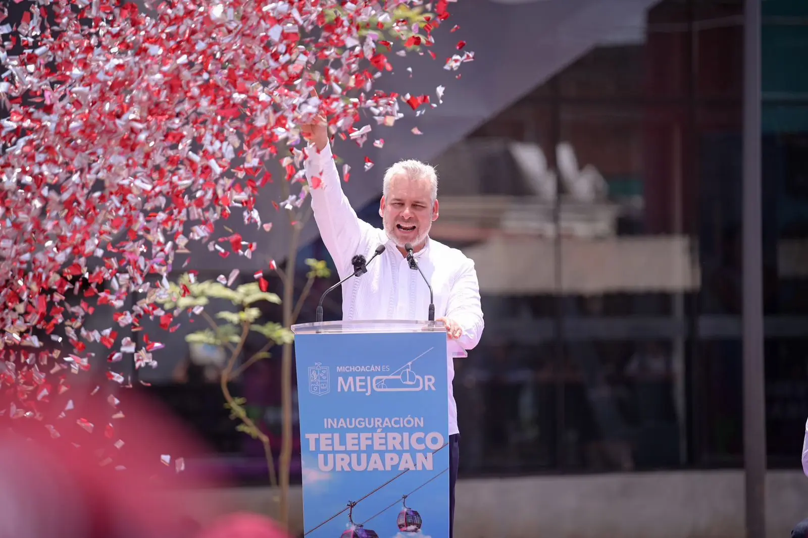 Uruapan vuela alto; inaugura Bedolla el primer teleférico de Michoacán