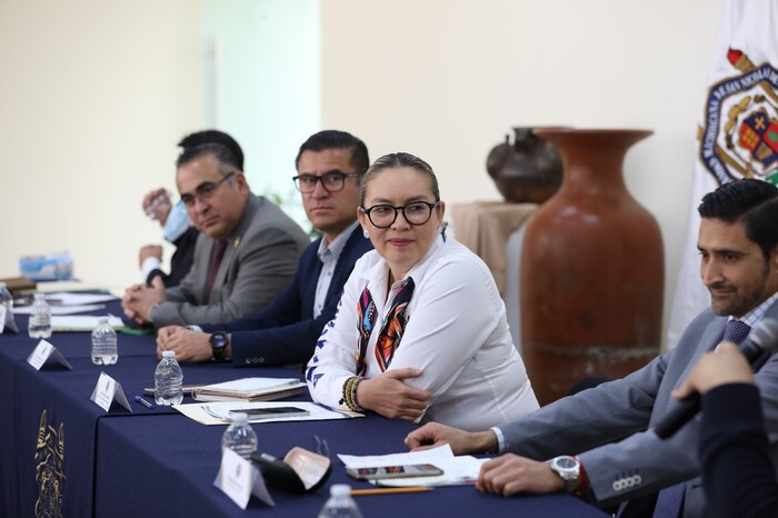 Ustedes deben ser las lideresas y los líderes del mañana, señala Yarabí Ávila ante moradoras y moradores de Casas del Estudiante