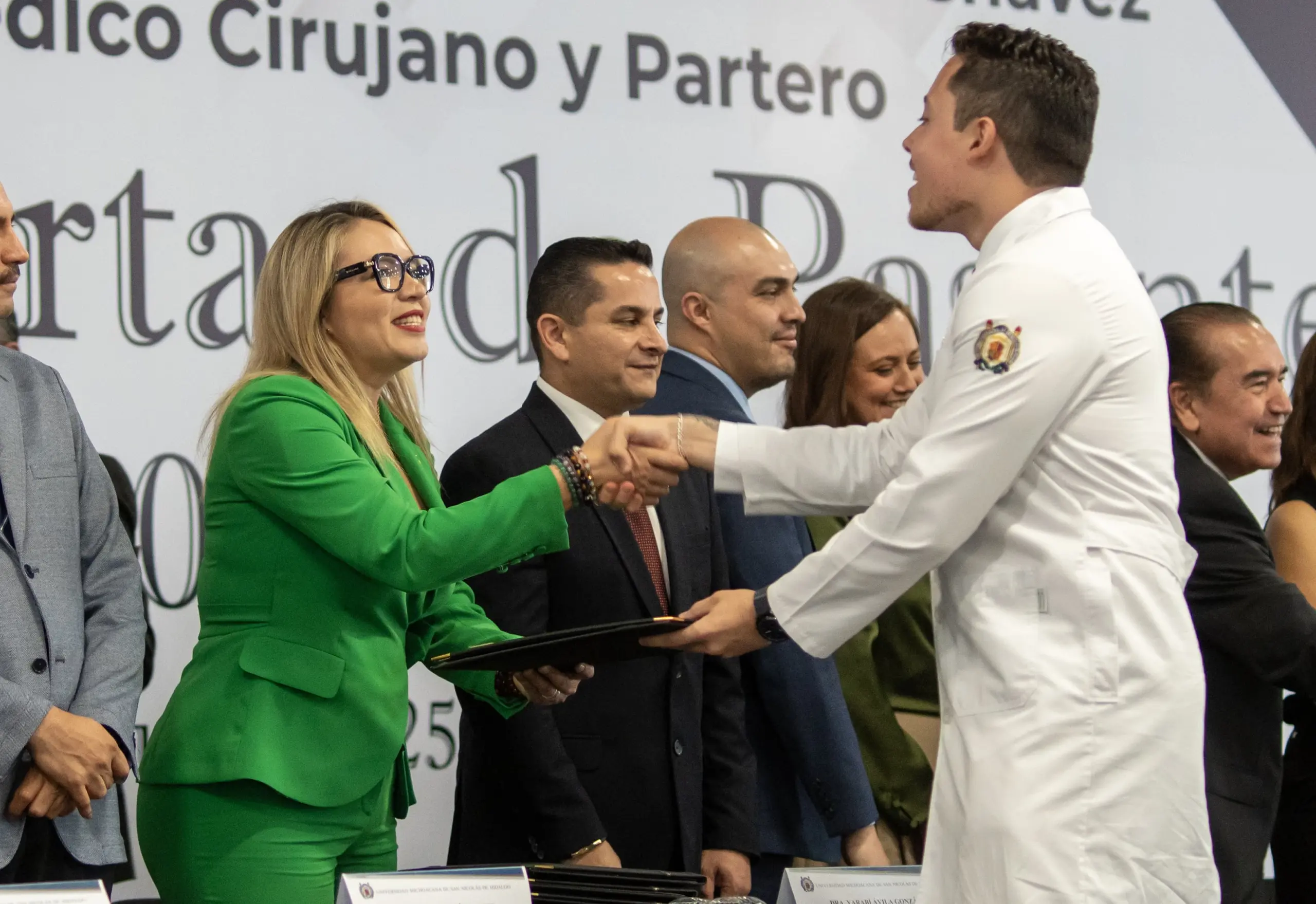 Ustedes son testimonio vivo de que los sueños se alcanzan, señala Yarabí Ávila ante graduados de Medicina