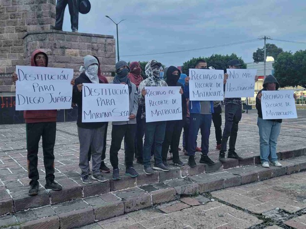 Vandalizan por tercer día consecutivo normalistas en Morelia