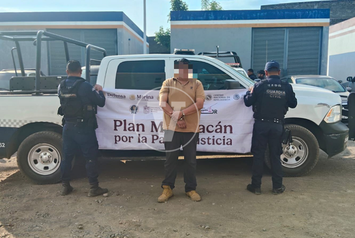 Vecinos de Taretan retienen a hombre señalado por secuestro virtual de un menor