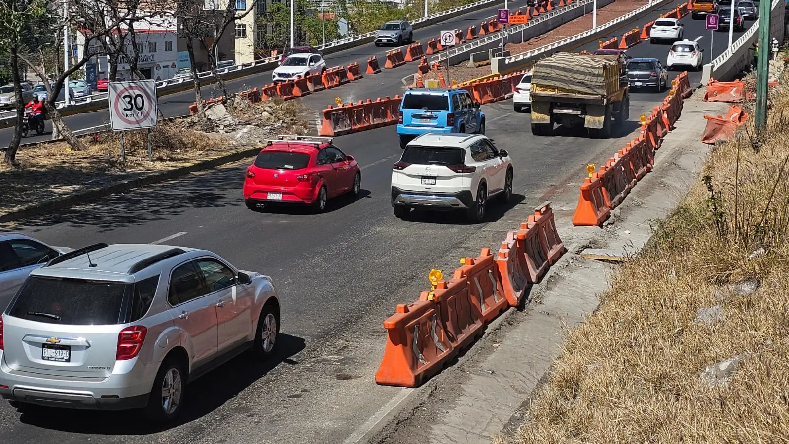 Vecinos reconocen que el distribuidor vial “Eréndira” ya fluye