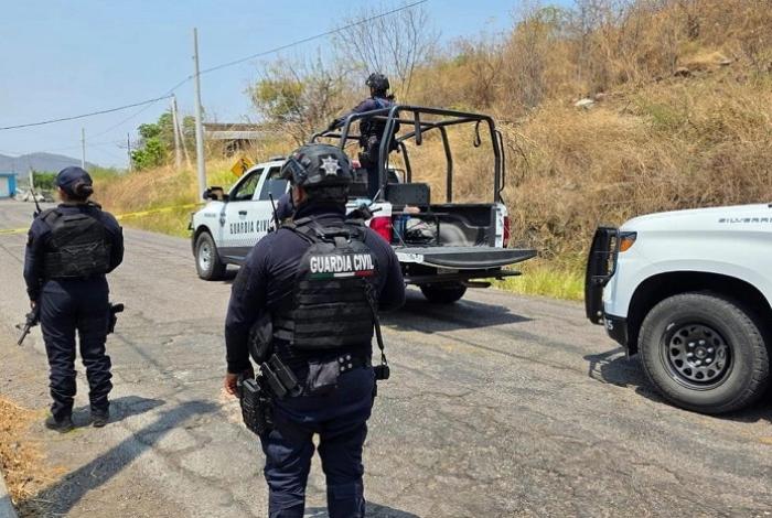 Vehículo arrolla y mata a persona en aparente situación de calle y huye en Apatzingán