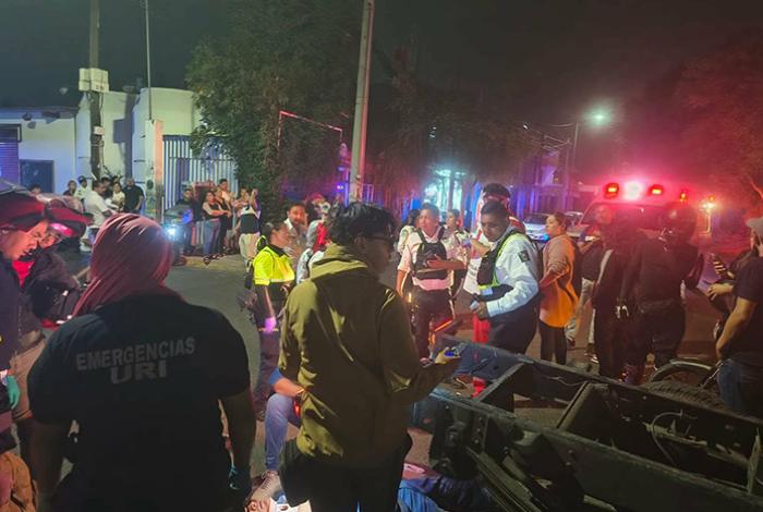 Vehículo atropella a tripulantes de una moto en la colonia Prados Verdes, en Morelia