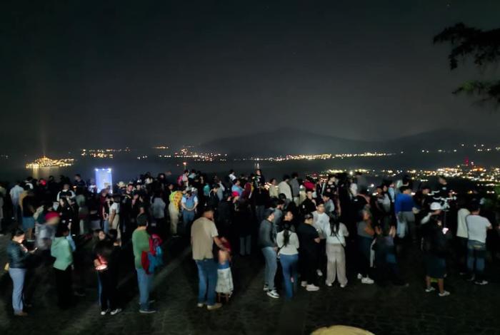 Vestigios Astronómicos reúne a 3 mil personas bajo el cielo de Pátzcuaro