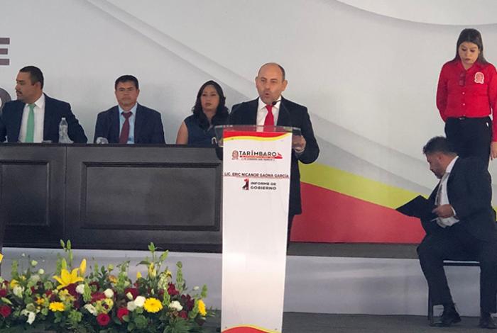 Viajes de placer y cirugías estéticas con recursos del municipio, denuncia Éric Gaona