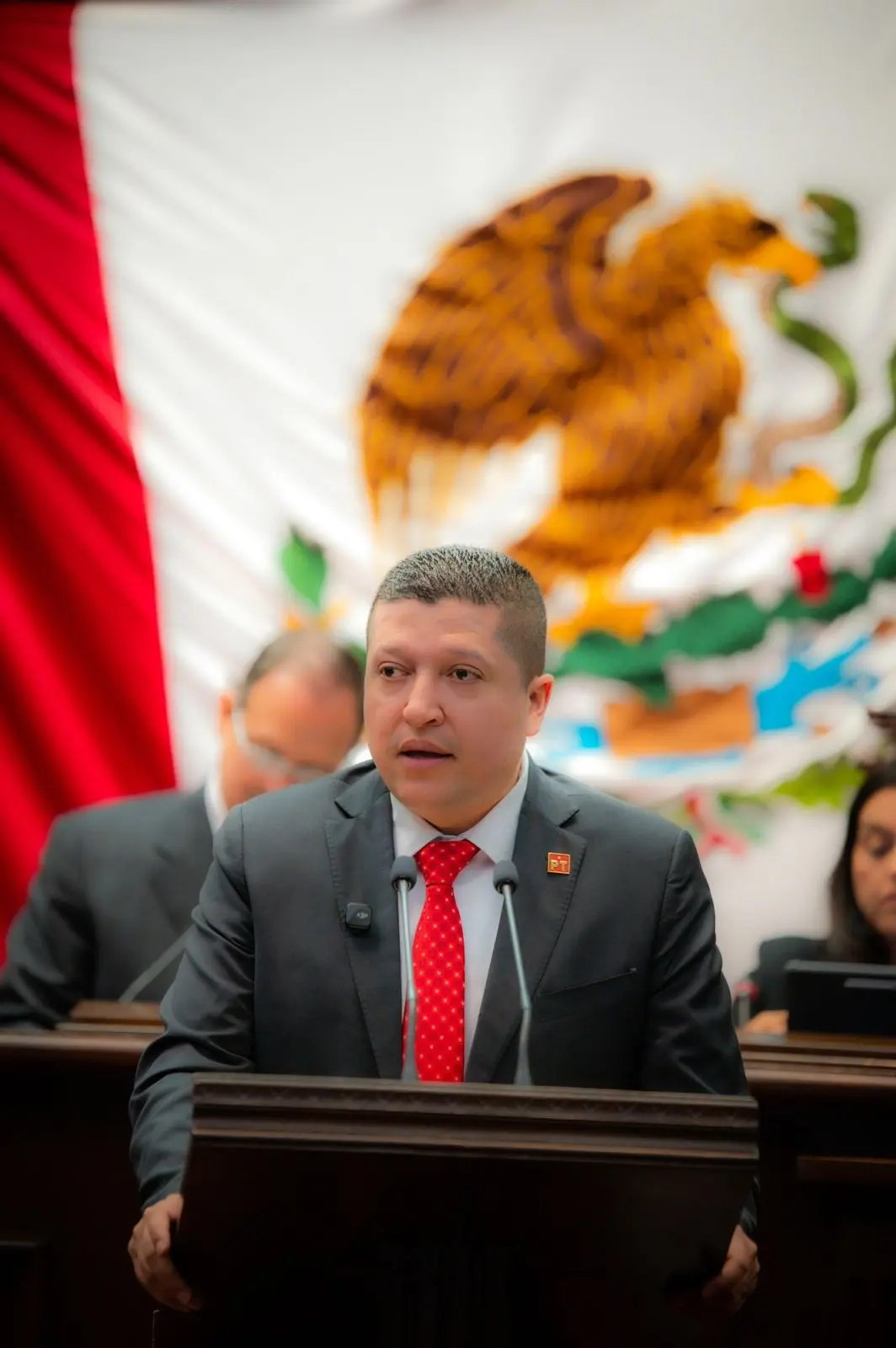 Vicente Gómez presenta iniciativa para fortalecer órdenes de protección a mujeres y NNA