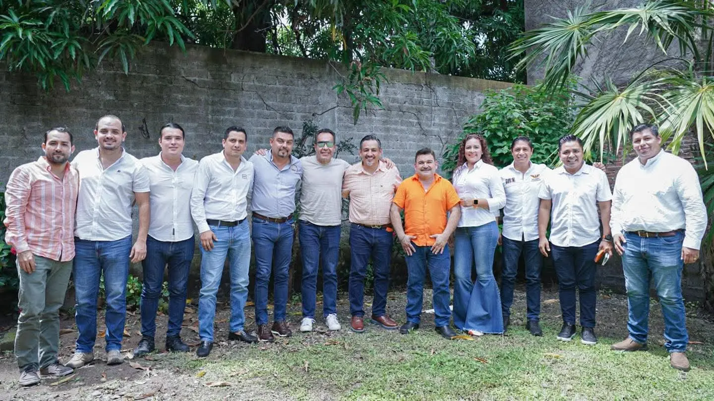 Víctor Manríquez dialoga con jóvenes empresarios para detonar el desarrollo de Lázaro Cárdenas e impulsar a las nuevas generaciones