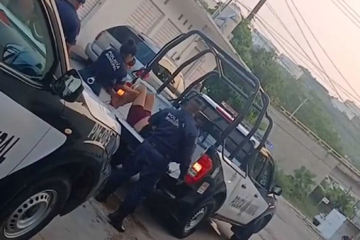 #Video: Abuso policial se registra en Oaxaca; policía agrede a mujer detenida