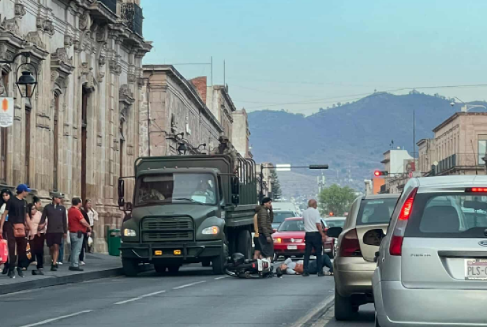 VIDEO | Accidente de moto deja 3 heridos en el centro de Morelia