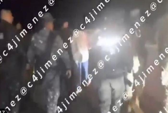 Video: Así fueron escoltados Angela Aguilar y Christian Nodal a su avión privado, tras agresión en Zacatecas