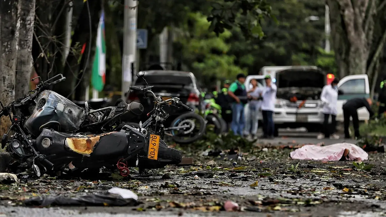 #Video: Ataque con explosivos contra base aérea en Colombia deja varios muertos y heridos
