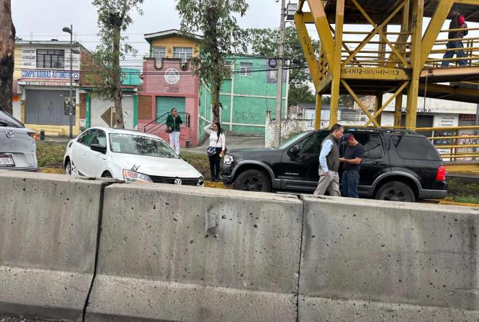 #Video | Auto choca contra muro de contención en la Av. Madero Poniente de Morelia