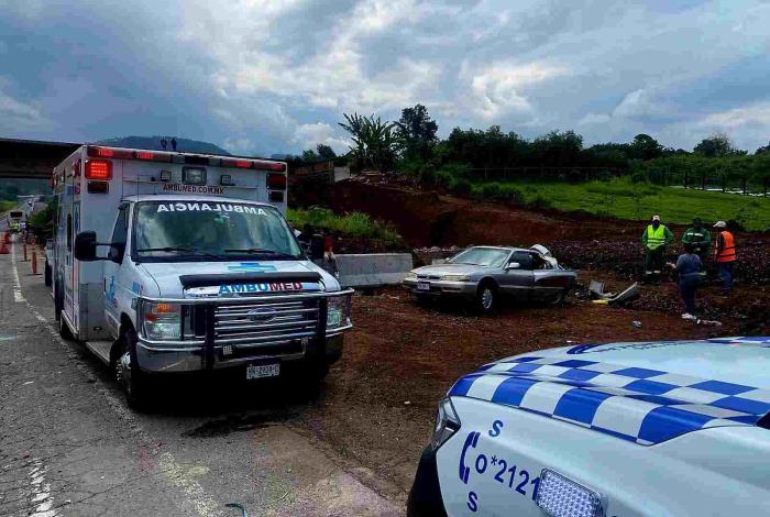 #Video | Auto se accidenta en la autopista Siglo XXI; 6 heridos leves