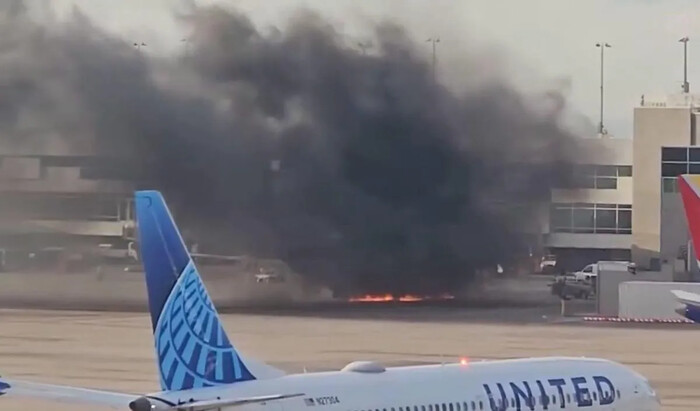 Video | Avión de American Airlines se incendia en Denver