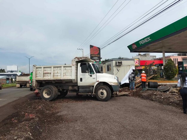 #Video | Camión tipo volteo se accidenta en las inmediaciones de Villas del Pedregal