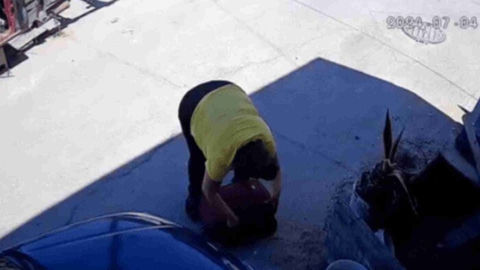 Video: Captan a mujer metiendo a un niño en una maleta en Tijuana