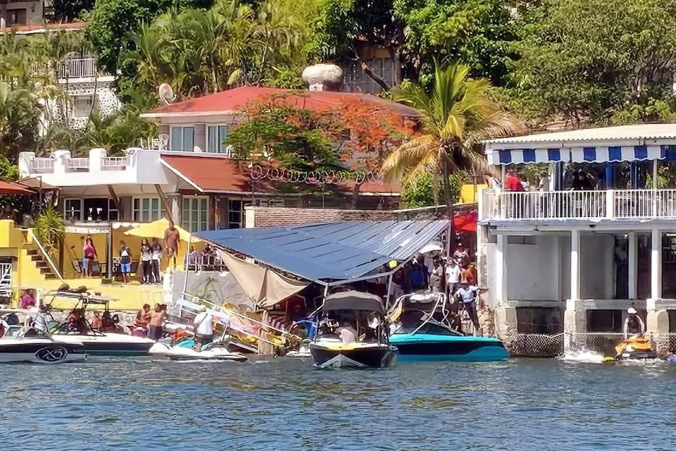 #VIDEO: Colapsa muelle de restaurante en lago de Tequesquitengo