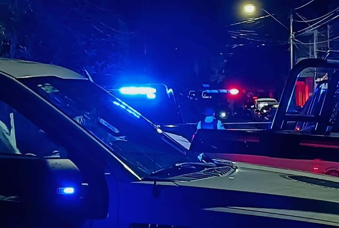 #Video | Comando armado ataca la presidencia municipal de Zinapécuaro y lanza explosivos desde drones