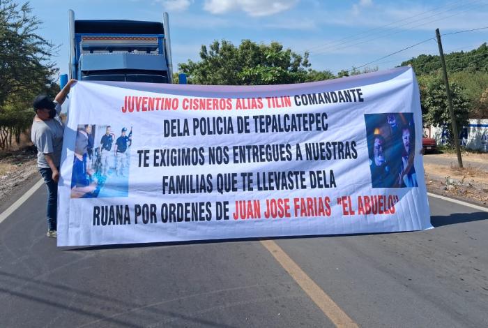 VIDEO | Con bloqueos carreteros denuncian presuntas desapariciones en Buenavista Tomatlán