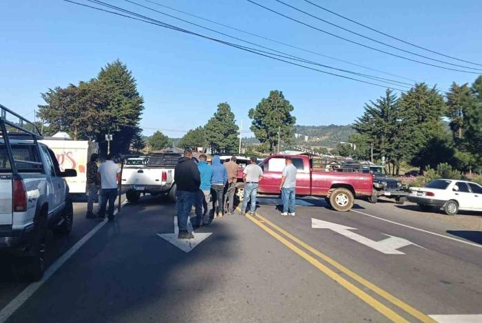 #Video | Con marchas y bloqueos carreteros en Uruapan; exigen justicia por el homicidio del alcalde Carlos Manzo