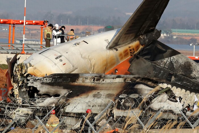 #Video | Confirman 179 fallecidos, luego de que un avión Boeing 737-800 con 181 personas a bordo, se estrellara en el Aeropuerto de Corea