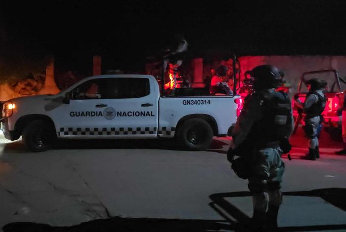 #Video | Criminales se enfrentan a balazos en “La Ruana” y colocan explosivos en un puente