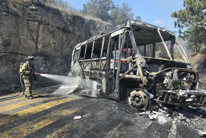 #Video | Delincuentes queman por lo menos 4 vehículos en Morelia, tras el abatimiento de “El Mencho” en Jalisco