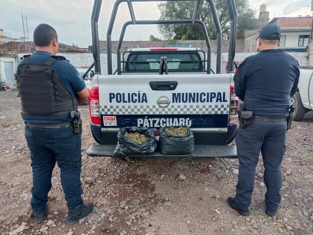 #Video | Delincuentes tiran una gran cantidad de mariguana para escapar de la GC en Pátzcuaro