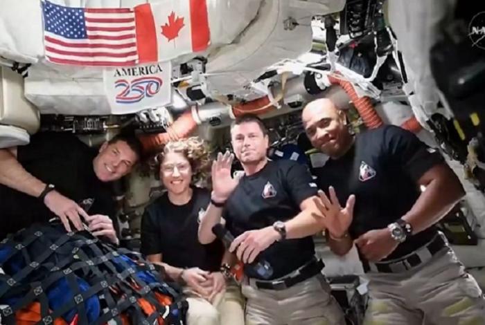 Video | Desde el espacio astronautas de Artemis II relatan a Trump su paso por el lado oscuro de la luna