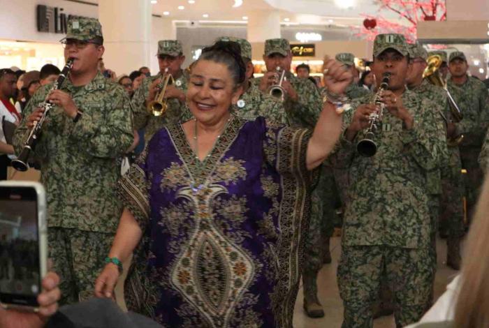 #Video | Ejército Mexicano sorprende a la población con flashmobsen Morelia