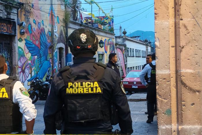 #Video 🚨 “El Beto” es asesinado a tiros en pleno Centro Histórico de Morelia; la víctima portaba pistola