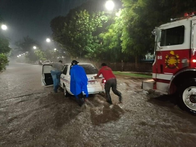 #Video | Encharcamientos, autos varados y algunos domicilios afectados por lluvias en Apatzingán