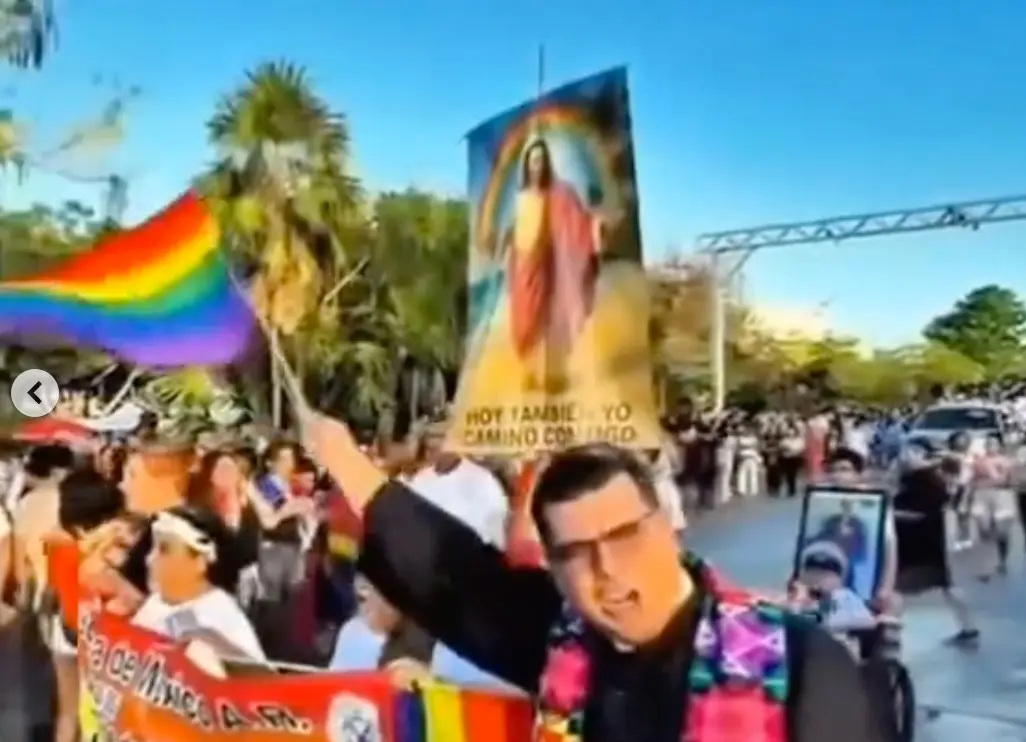 #Video: ‘Histórico’ Iglesia católica participa en marcha LGBT+ de Cancún