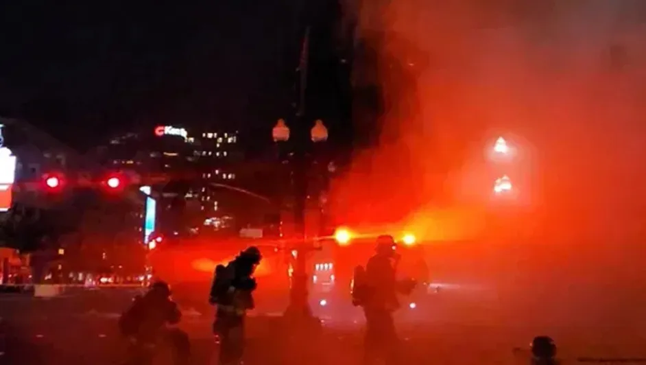 #Video: Incendio afecta negocios y deja herido un bombero en Salt Lake City
