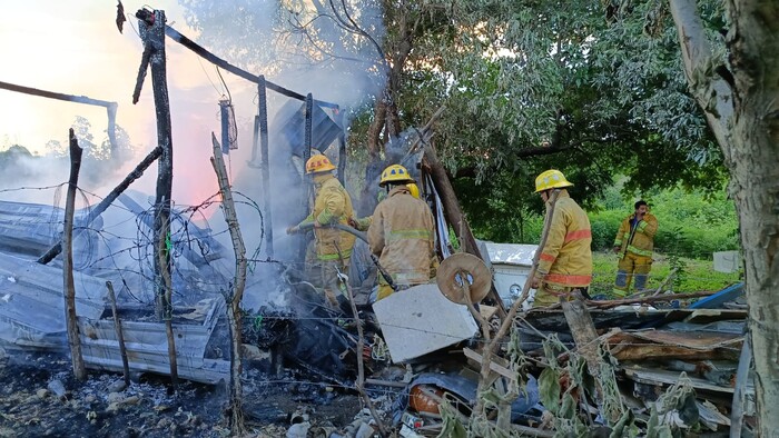 #Video | Incendio consume humilde vivienda en Apatzingán