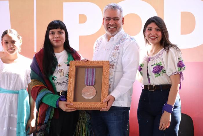 #Video | Jennifer, la científica que enseña a las niñas a tocar las estrellas, recibió la Presea Eréndira
