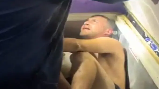 #Video: Ladrón casi se congela tras esconderse en refrigerador