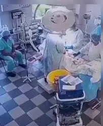 #Video: Médicos continúan con cirugía durante terremoto en Rusia