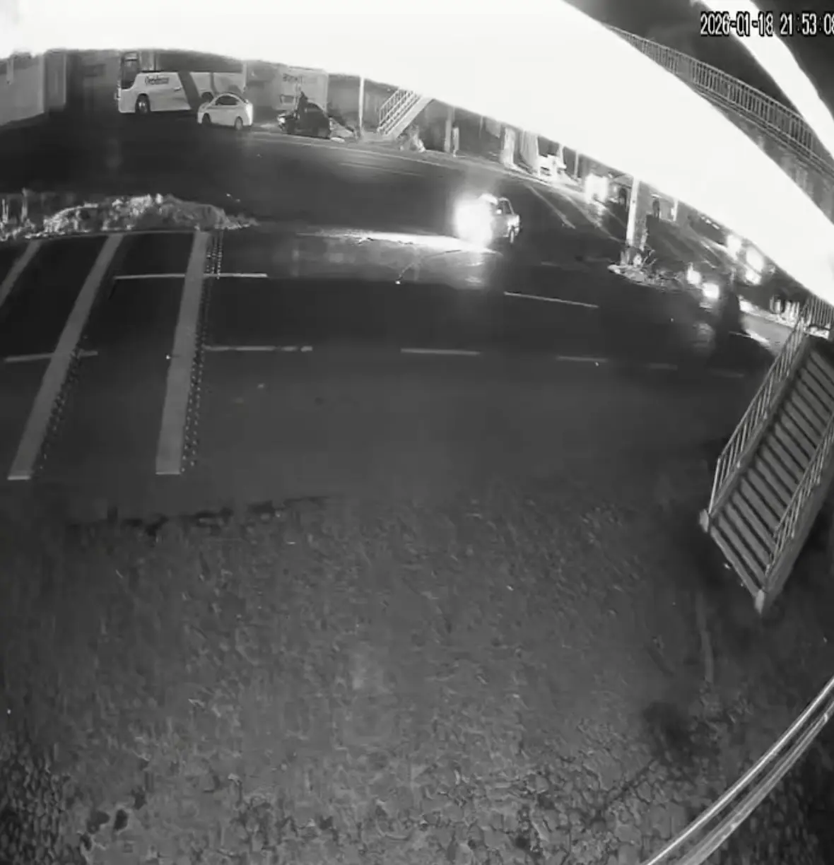 #Video: Muere peatón atropellado en la carretera Pátzcuaro–Morelia | Imágenes sensibles