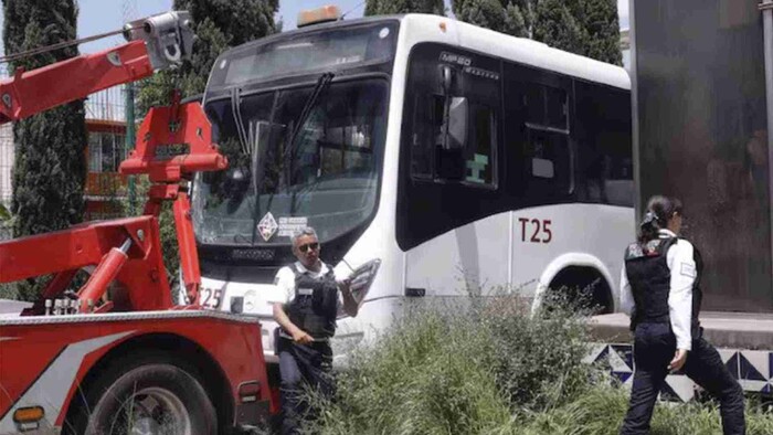 Video: Niño muere atropellado por metrobús en Puebla