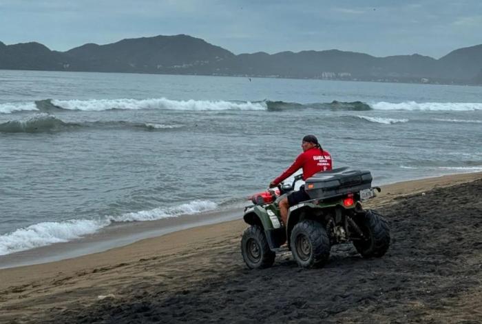 Video: rescate de joven en Manzanillo durante huracán Priscilla