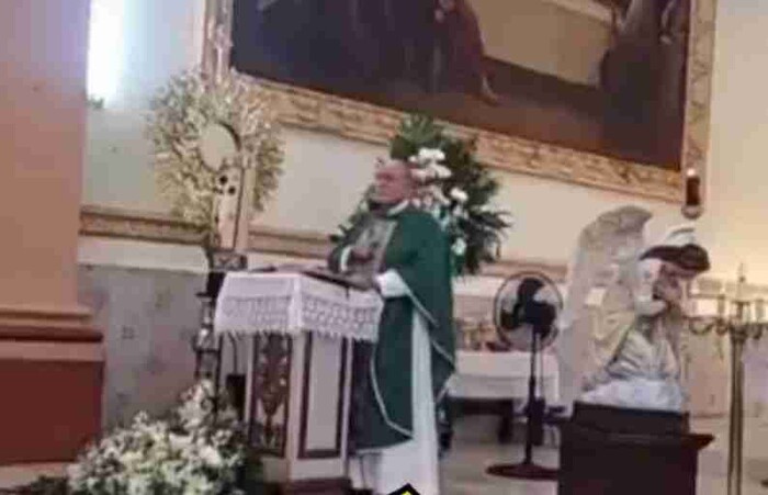 #Video: Sacerdote en Jiquilpan les recuerda a su ‘’madre’’ a organizadores de Juegos Olímpicos