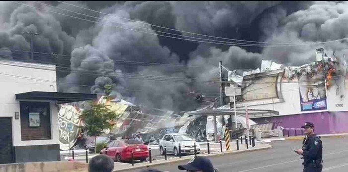 #VIDEO: Se incendia casino y negocio de brincolines en Culiacán