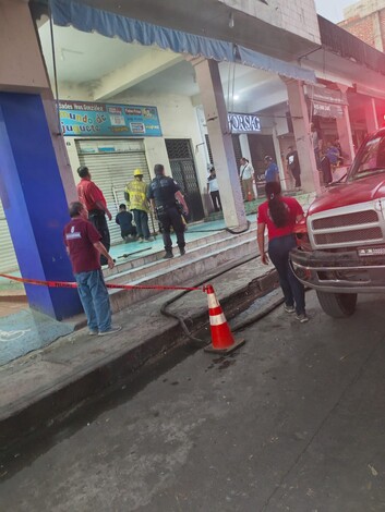 #Video | Se incendia juguetería “Mundo de Juguete”, en el Centro de Apatzingán