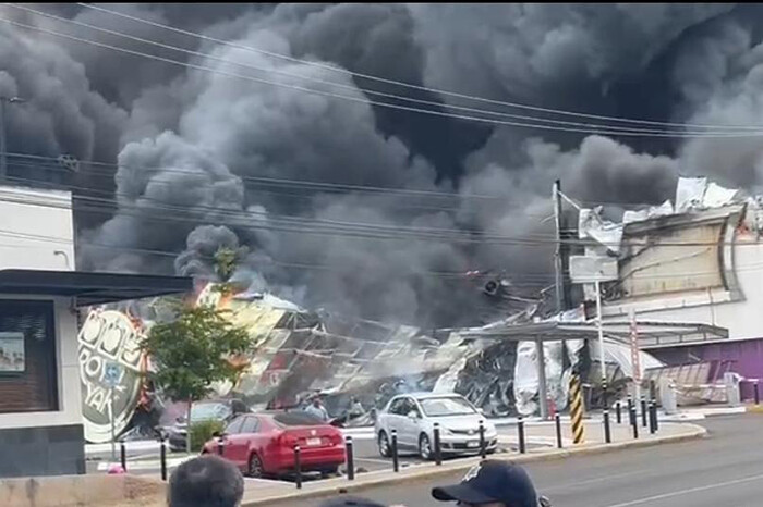 VIDEO | Se incendia un casino dentro de una plaza comercial en Culiacán