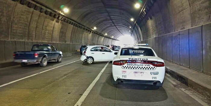 #Video | Se registra carambola automovilística en túnel del Distribuidor Vial Salida a Charo