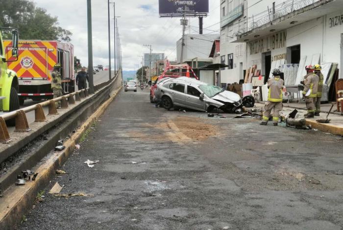 #Video | Se registra choque volcadura de vehículo en el libramiento de Morelia; hay 1 herido
